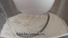 素馅包子这样做才最好吃，吃起来比肉馅饺子还香，适合老人孩子