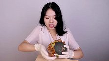 世上竟有连壳一起吃的大螃蟹？赶海寻宝做汉堡，一口惊为天蟹！