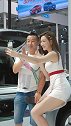 车展无意间拍到，这一幕让我开眼了，小姐姐看起来很平易近人！