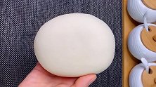 葱花小油饼松软筋道，家人都爱吃
