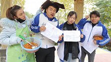 按成绩打饭，阿宝拿100分试卷去打饭，却因大厨的问题暴露智商