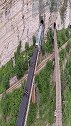 很久没见过装煤火车进山洞