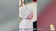 小宝宝拉个小行李箱不慌不忙跟在妈妈后面，这小模样简直太可爱了