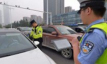 交警通知：“3秒转向灯”新规开启，被抓到就罚300元