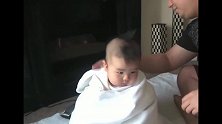 肉嘟嘟的小萌宝剪头发，老老实实不哭不闹，这模样太惹人爱了！