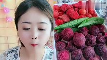 美女直播吃各种水果脆,一口下去真是嘎嘣脆,是我向往的生活！