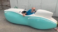 领教了上海梅雨的威力,有老外居然真的买了辆“潜水艇”上路?!