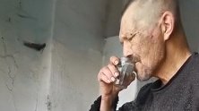 主播为博眼球 给俄罗斯大叔送酒喝引争议