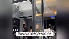 吴彦祖出席慈善活动，为自闭症机构捐款，打扮低调亲和力满满