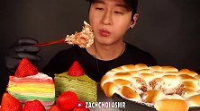 小哥哥吃大份烤棉花糖，配着美味蛋糕，大口吃的真香，吃相诱人