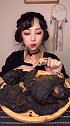 面无表情吃鸡脸，黑色的鸡竟不是黑暗料理？#吃货