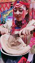 蒙古姑娘大口吃肉，这样的女人，真是养不起啊