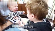 9月大宝宝惹恼自家哥哥，就看兄弟俩之后的互动，好玩了