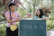 男医生去修手机，美女却让他按医院流程接待，套路太深！
