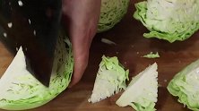 干锅包菜是焯水还是过油大厨教你正确做法，比吃肉还香，超下饭