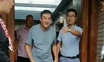 张嘉译二叔果然平易近人，没有一点明星架子，瞬间就被他吸粉了