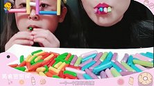 有趣的韩国长条糖果，吃法可以很特别，边吃边玩