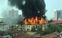 武汉百年建筑江汉饭店着火 房顶被烧塌明火已扑灭