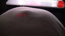 胎宝宝还能在肚子这样玩，把妈妈给乐坏了