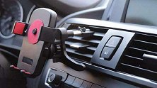 60%的司机开车喜欢用手机导航，为什么汽车上不直接带手机支架