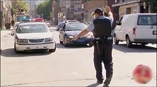 双胞胎整蛊车司机，对方却信以为真