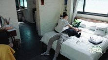 郎朗和老婆吉娜四手联弹，谁注意郎朗的坐姿，爱情是装不出来的