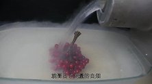 将罐装可乐放在液氮里，会发生什么事情呢？结果让人意外