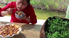 胖妹嘴馋吃麻婆豆腐，放了这个南方人也能吃，这吃相真馋人
