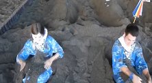 日本最“奇葩”的温泉，顾客全身埋在沙子中，据说能美容养颜