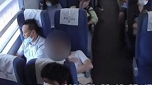 高铁旅客睡姿异常，细心列车员救他一命