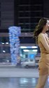 苗条身材美女穿紧身裙的样子好性感