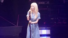 不愧是少女时代最有实力的人，泰妍一亮相台下尖叫不断