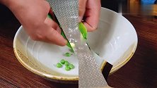 豌豆好吃营养的做法，清水煮一煮，倒在锅里，出锅怎么吃都美味