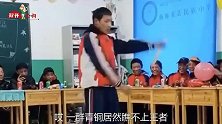 搞笑视频：能把阿姨画得这么美，看来他还是像生活低下了头