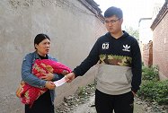 貌美姑姑受尽苦难，为抚养侄女终身未嫁，23年后好日子来了