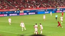 现场视角看王东升乌龙抛物线 蓉城门将刘殿座无可奈何