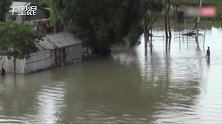 雨季导致孟加拉国三分之一地区被淹 民众流离失所