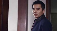 妻子正在家里消毒，不料丈夫回来看到自己的衣服，瞬间全懂了