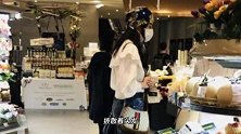 陈慧琳本人又高又瘦，穿衬衫搭牛仔裤，气质居然这么好