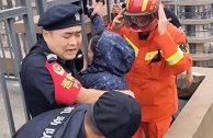 生死一秒！女子欲轻生 消防员18楼来不及系安全绳就扑了过去