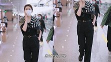 江疏影太会玩了，穿黑T西裤小皮鞋飒气干练，丝巾当披风戴很罕见