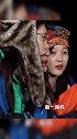 紫宁和杨超越在沙漠看到可乐高兴的说不出话，听到只有一瓶想打人
