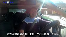 贵州六盘水，几百米高的悬崖上立着一块石头，看着好险