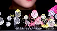 好看的笔状各色水晶糖果，小姐姐只吃笔头，光听这声音也馋了