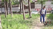校园剧：饭桶挖坑整蛊男同学，没想到才才掉进坑里，这下饭桶惨了