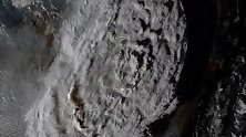 卫星捕捉汤加火山喷发影像 巨大冲击波清晰可见