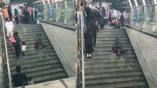 老人摔倒无人敢扶？目击者：视频断章取义，警察不到一分钟就来了