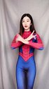 美女穿上连体衣真是美，这个女蜘蛛真是厉害！