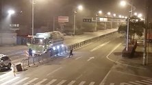 浙江金华：违法被查弃车逃跑 “运动员”交警百米冲刺拿下