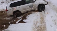雷克萨斯LX570当推土机开，一脚油下去蒙了！